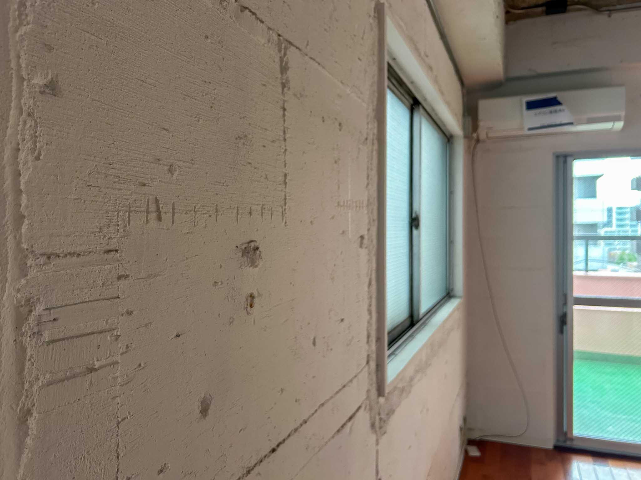 豊島区南大塚の賃貸物件/コンクリートを白く塗装した壁面