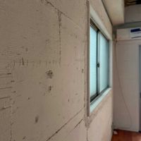 豊島区南大塚の賃貸物件/コンクリートを白く塗装した壁面