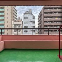 豊島区南大塚の賃貸物件/ベランダ。道路を挟んで反対側に建物があります