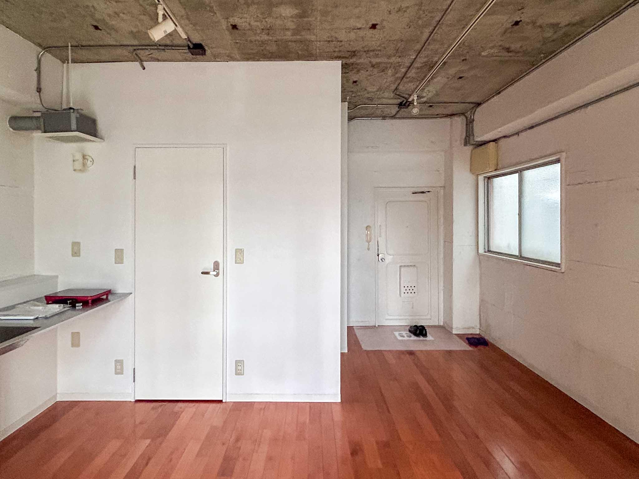 豊島区南大塚の賃貸物件/窓側から室内をみる