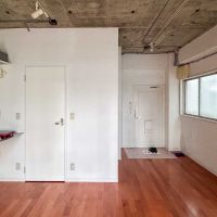 豊島区南大塚の賃貸物件/窓側から室内をみる