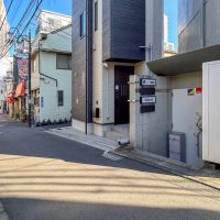 渋谷区代々木の賃貸物件/代々木駅側をみる。道中には飲食店や居酒屋がならびます