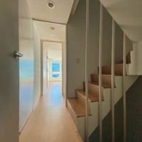 渋谷区代々木の賃貸物件/3階の階段室から居室側をみる