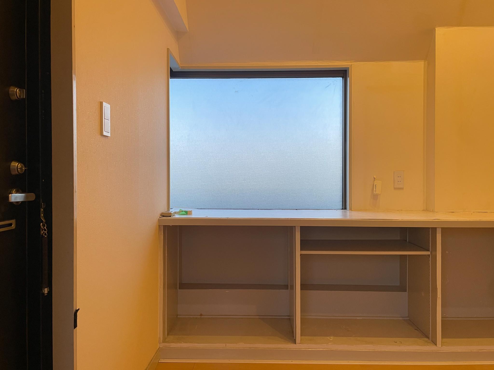 中野区中野の賃貸物件/カドのフィックス窓。空の色がそのまま見えます