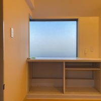 中野区中野の賃貸物件/カドのフィックス窓。空の色がそのまま見えます