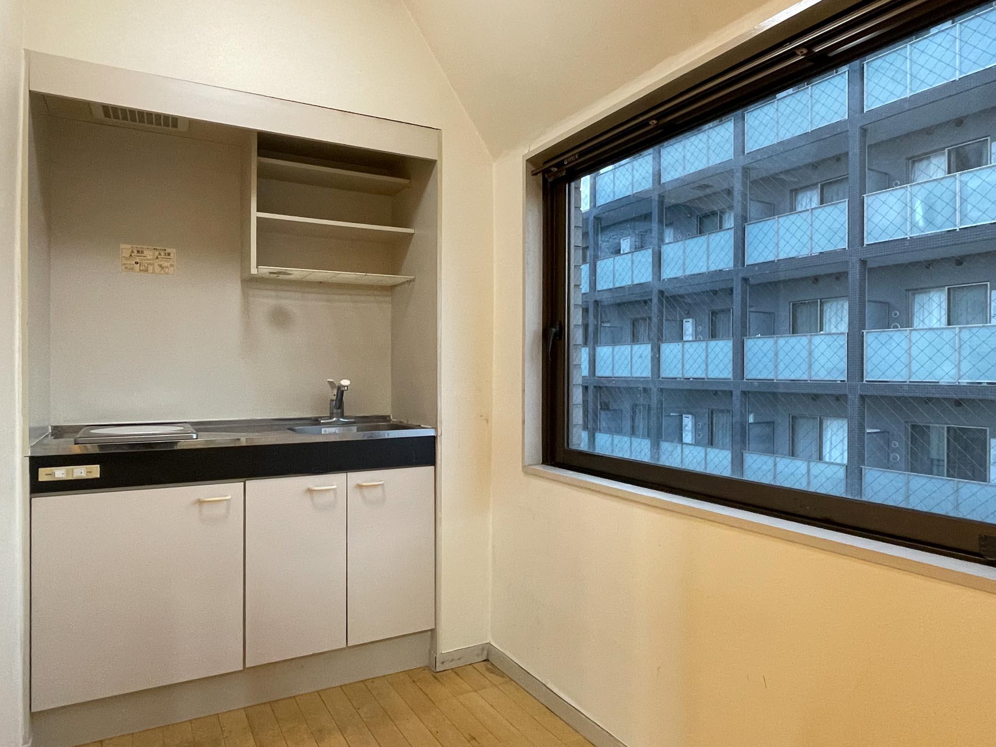 中野区中野の賃貸物件/電気コンロのキッチン