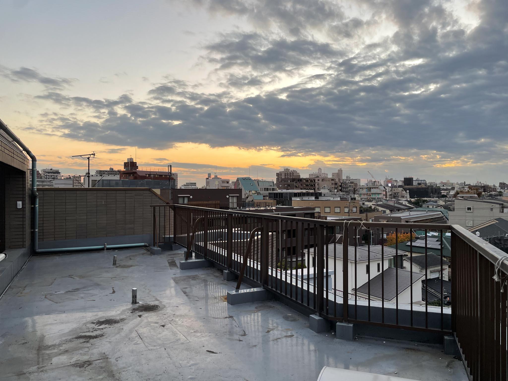 中野区中野の賃貸物件/夕日が沈んでいくのを眺められます