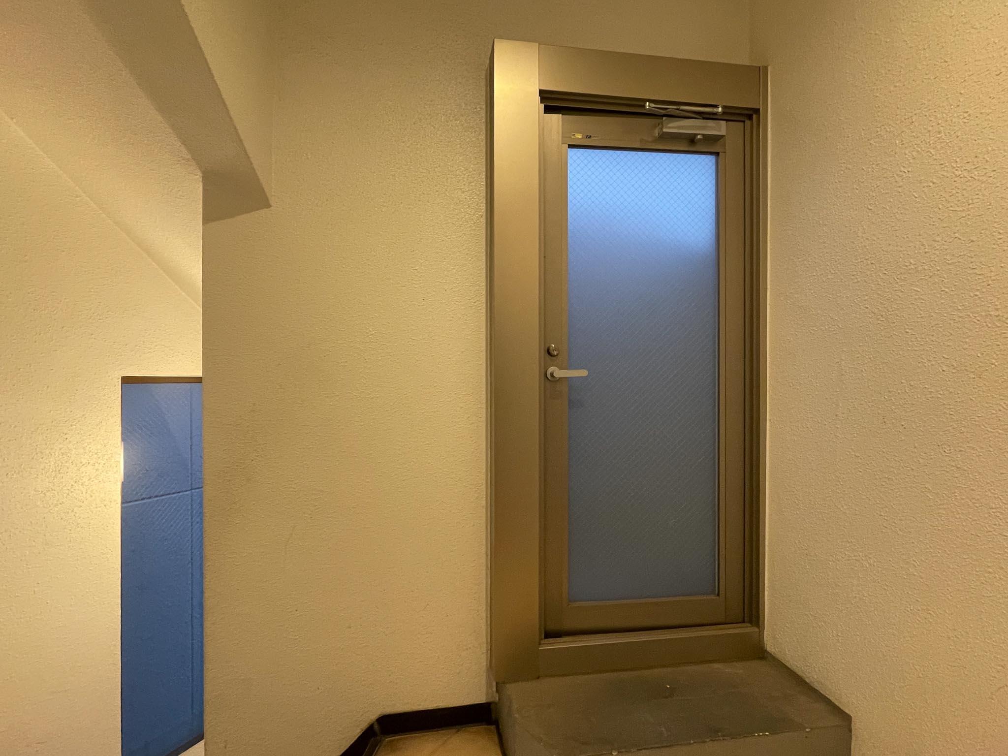 中野区中野の賃貸物件/4階から外階段に出ます