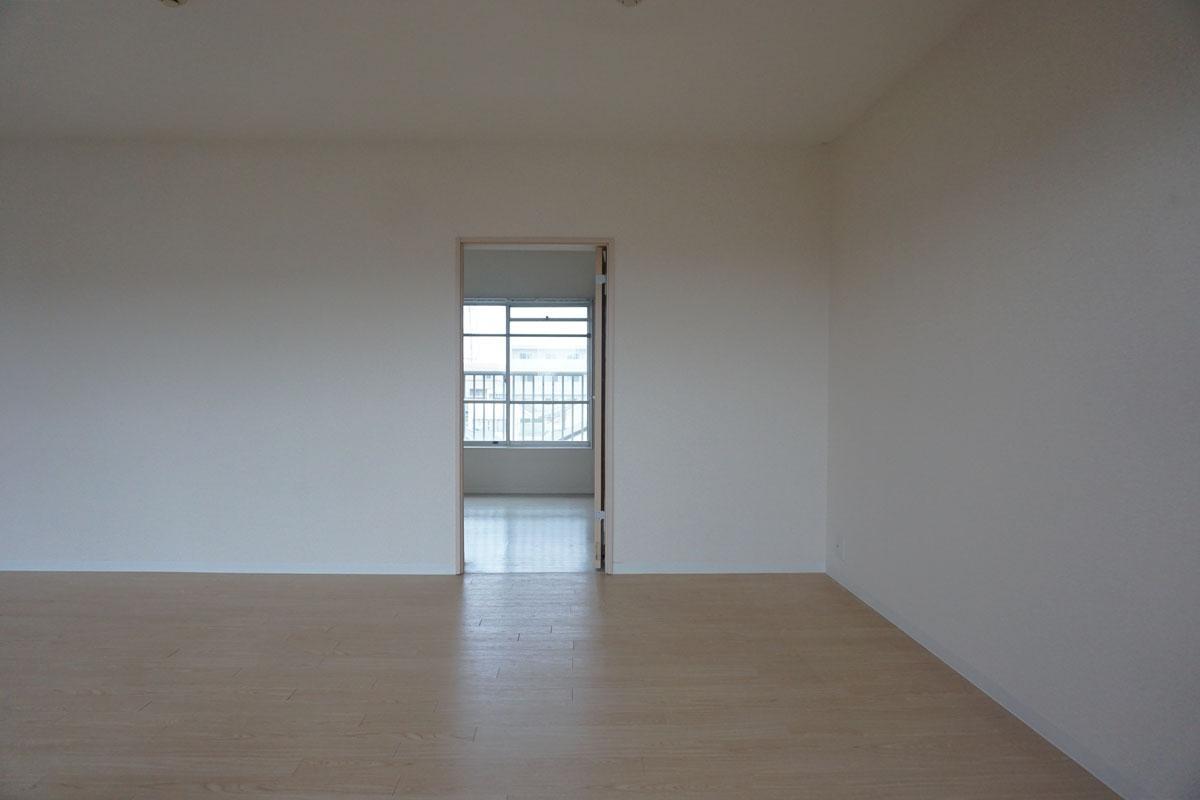 武蔵野市吉祥寺南町の賃貸物件/リビングから洋室を見て