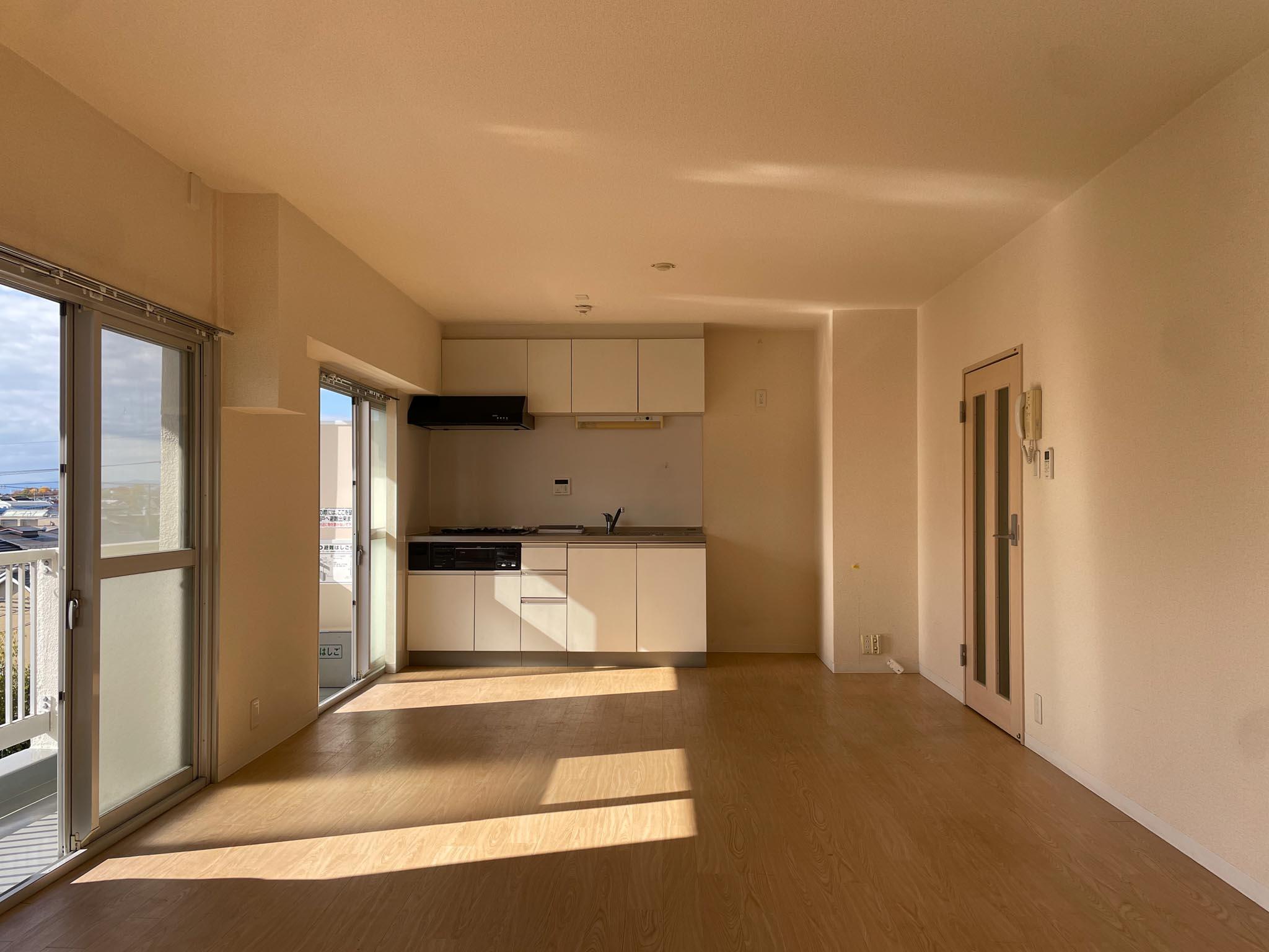 武蔵野市吉祥寺南町の賃貸物件/18.5畳のリビングは広々と使えるし、レイアウトの幅も広い