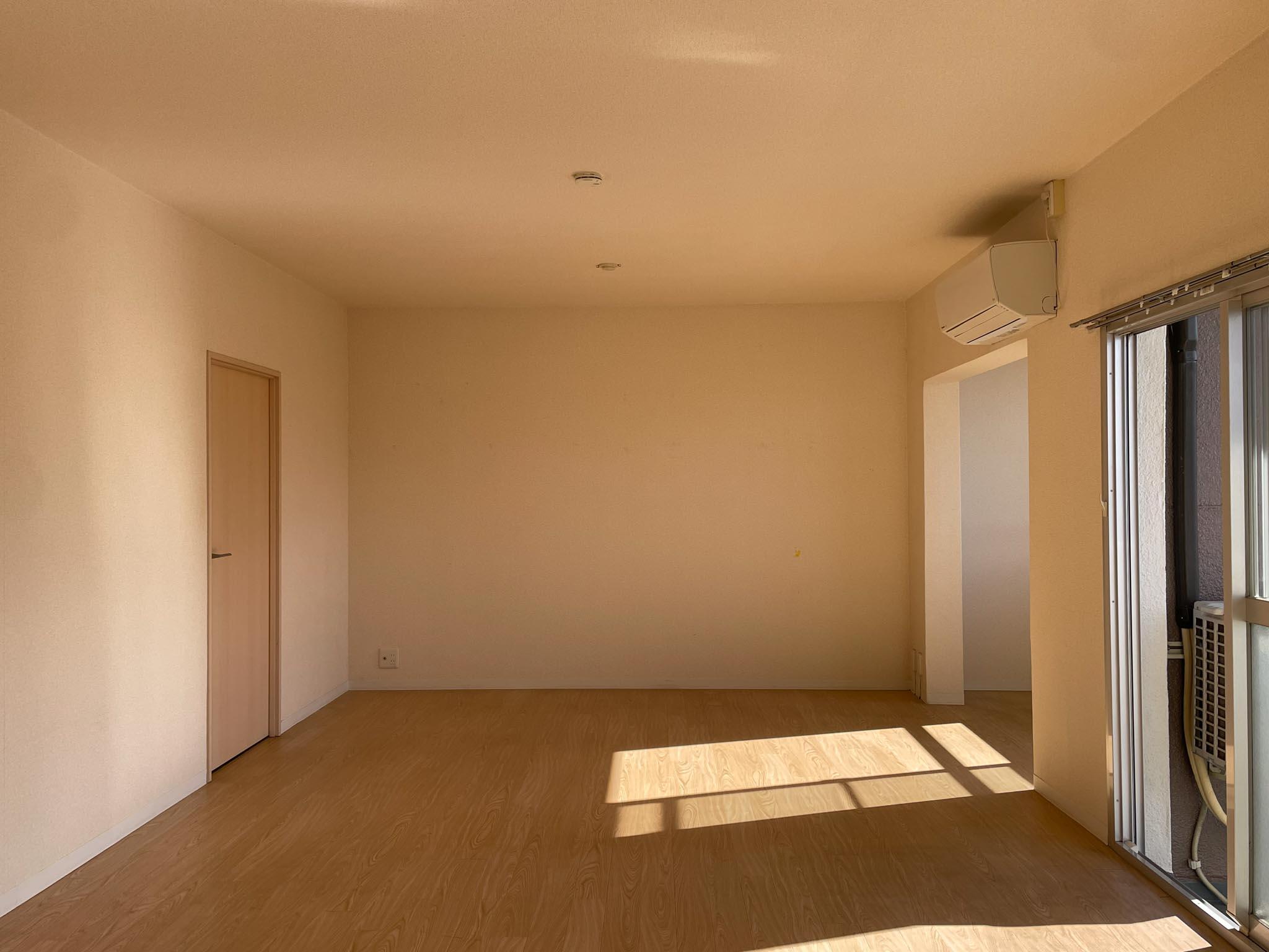 武蔵野市吉祥寺南町の賃貸物件/リビングを東に向かって