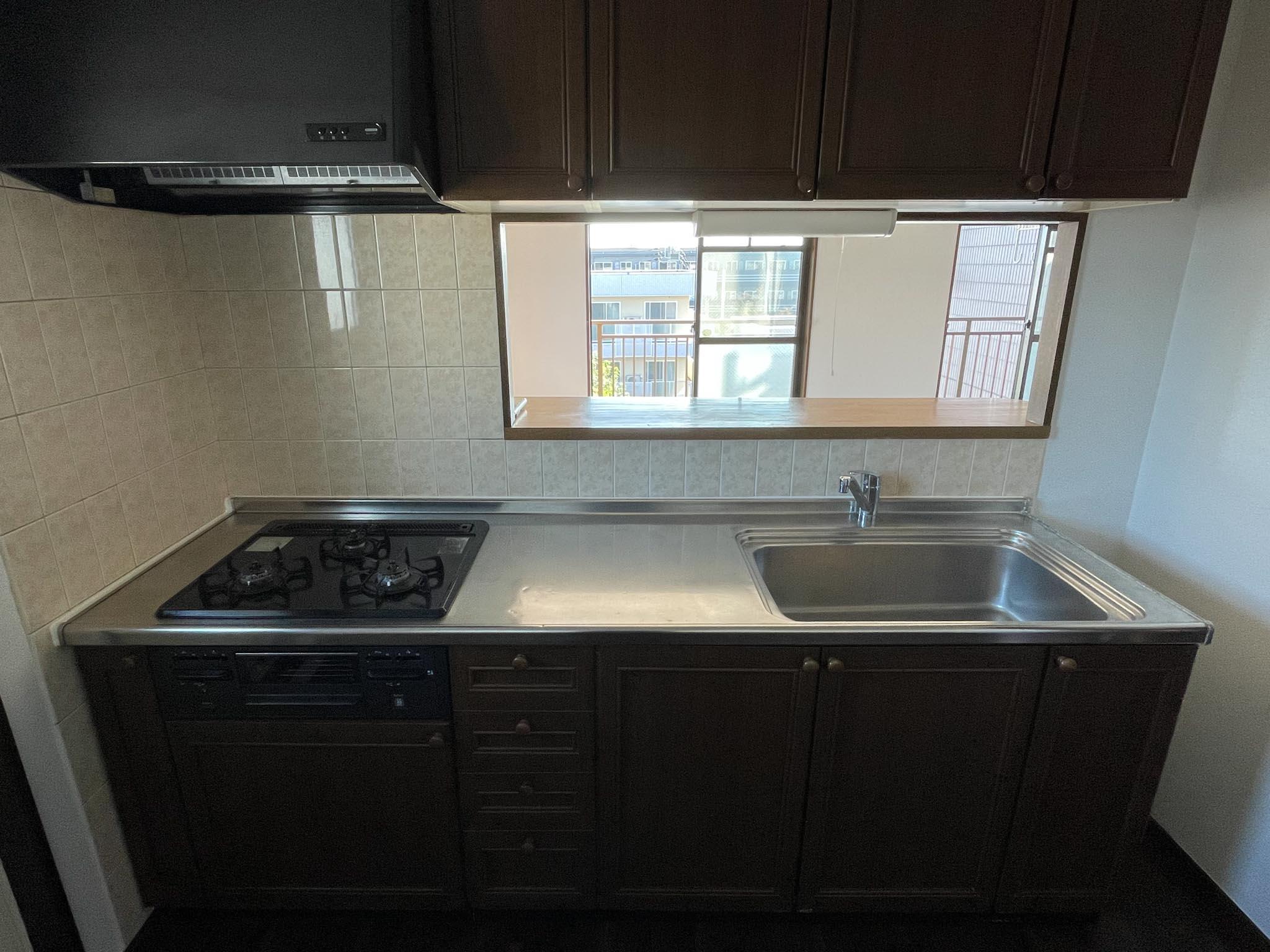 練馬区中村の賃貸物件/3口ガスコンロにグリル付きのキッチン