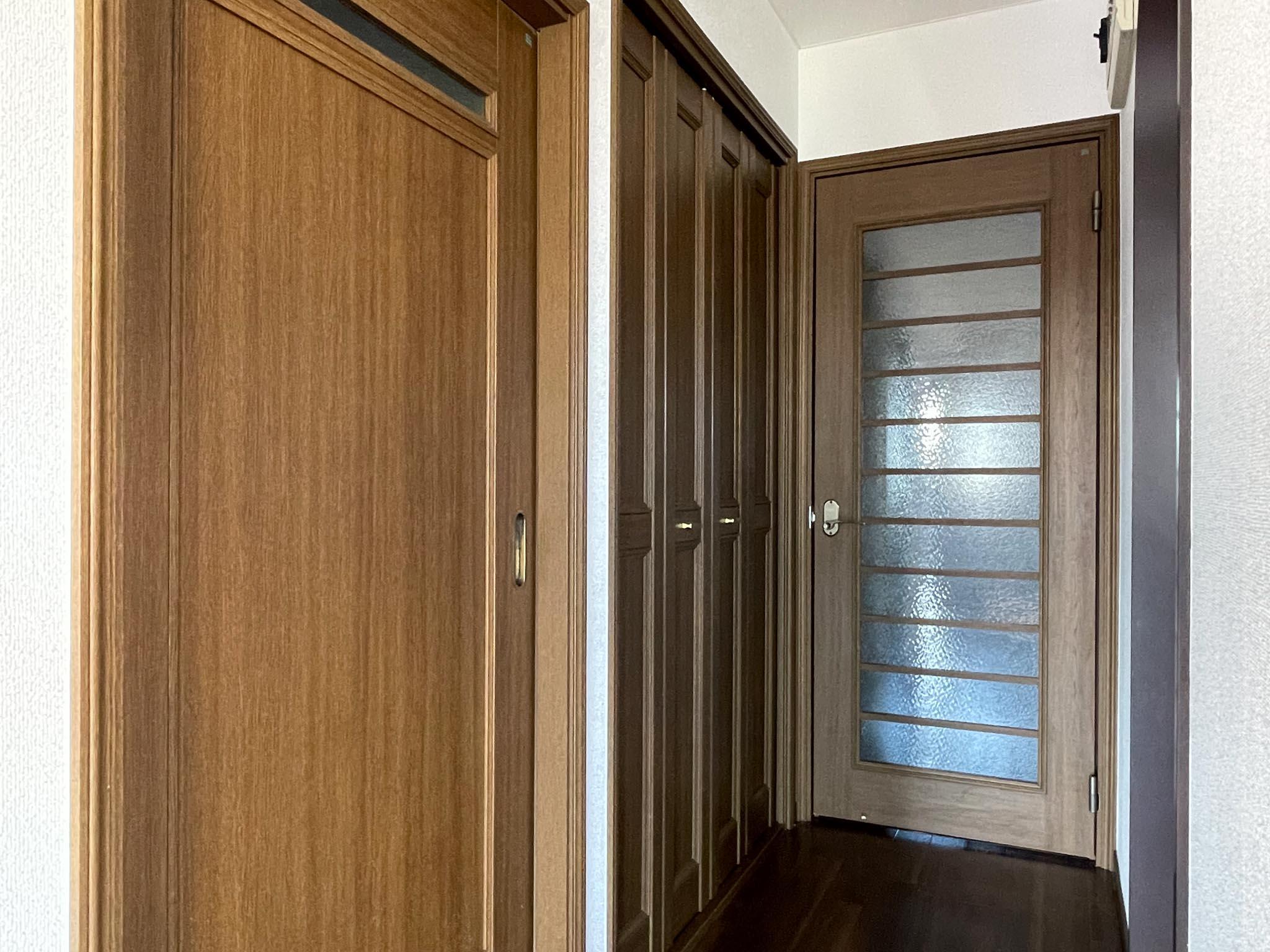 練馬区中村の賃貸物件/キッチン横にも収納があって便利