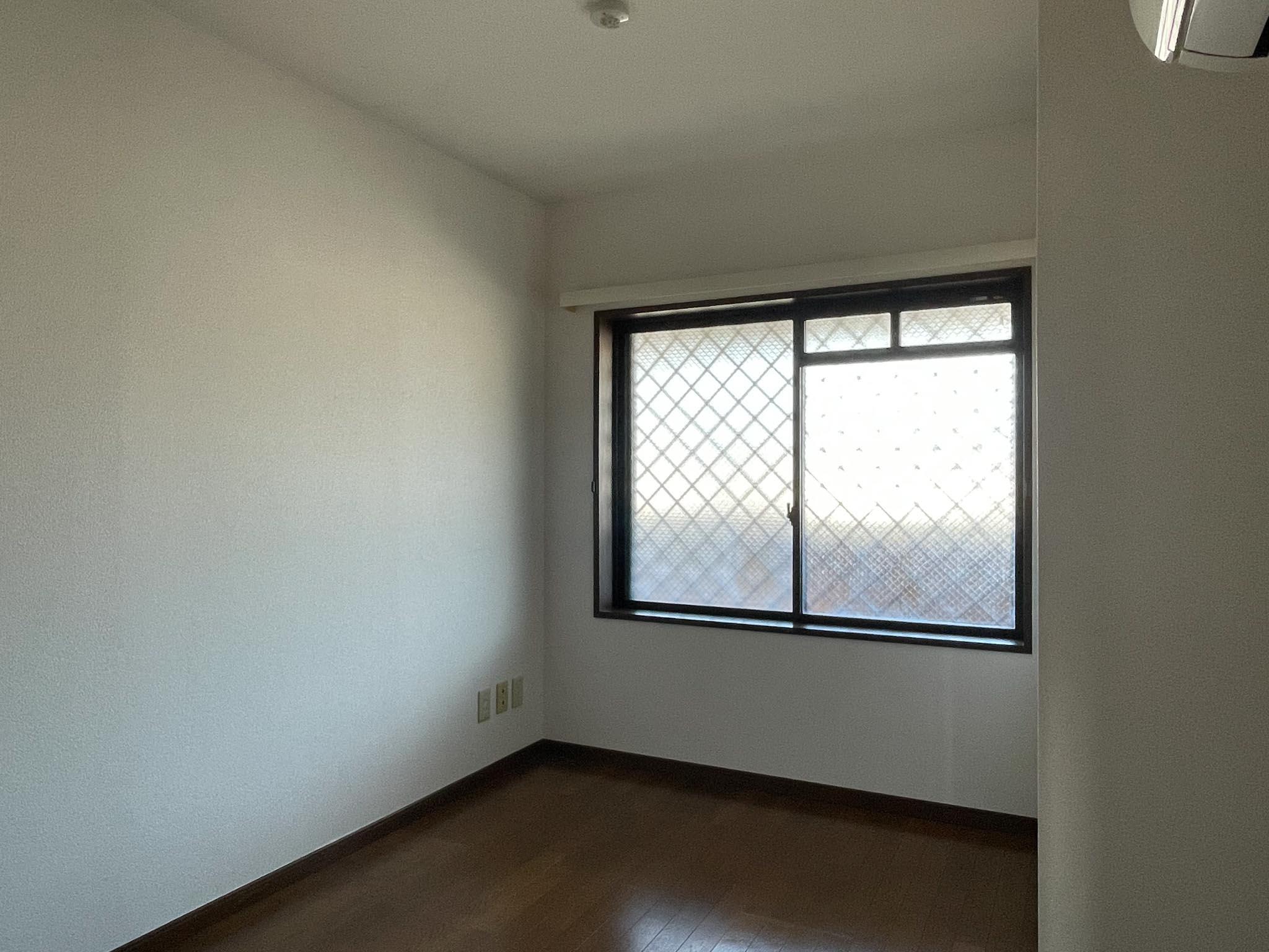 練馬区中村の賃貸物件/5.5畳洋室：窓の外は共用部です