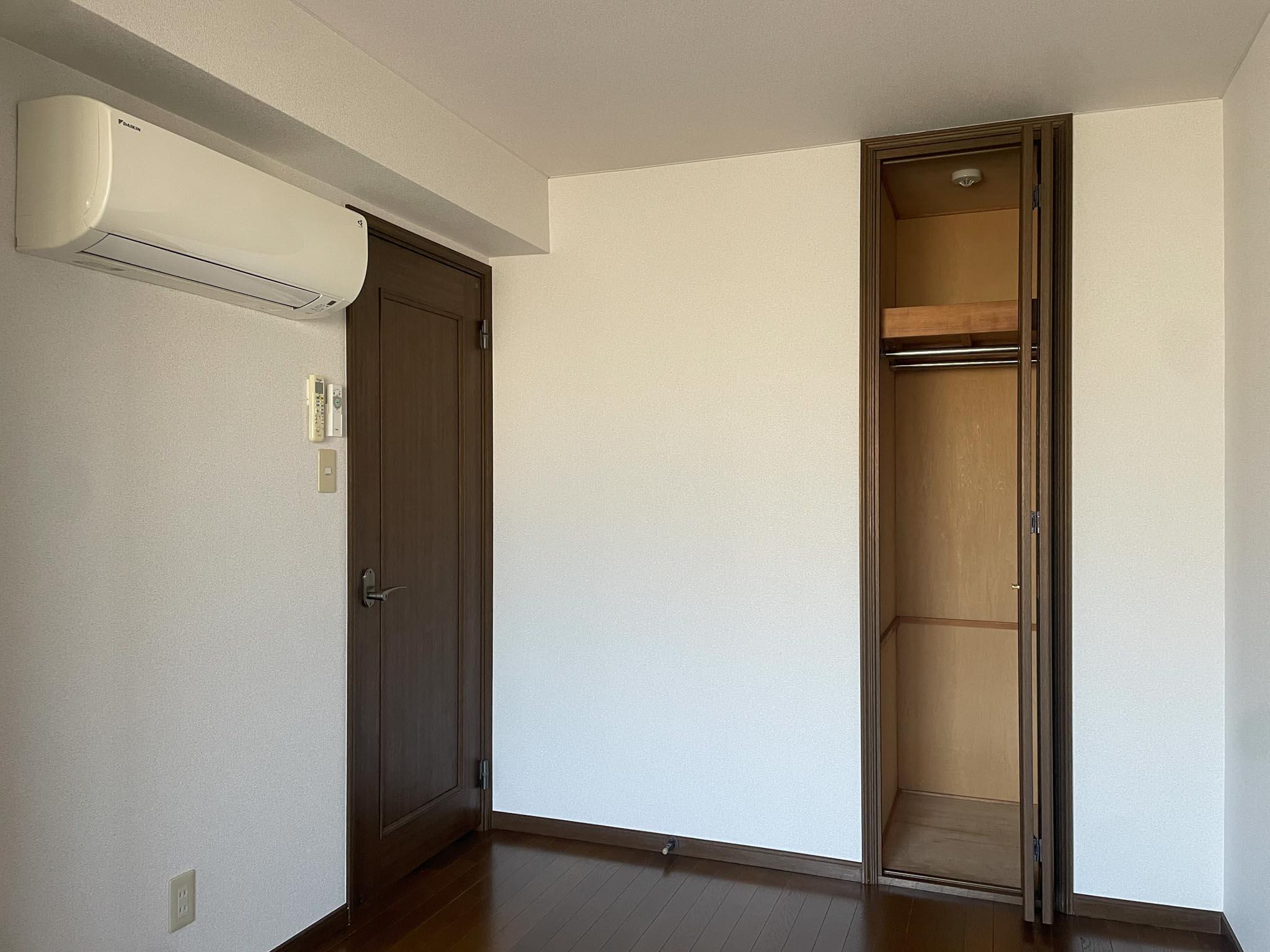 練馬区中村の賃貸物件/5.5畳洋室：収納は極細のクローゼット