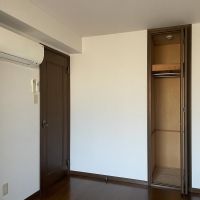 練馬区中村の賃貸物件/5.5畳洋室：収納は極細のクローゼット