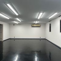 渋谷区神宮前の賃貸物件/１階作業スペース。採光面は少ないため、日焼けが気になる物資を保管するにはぴったりなスペースかと。