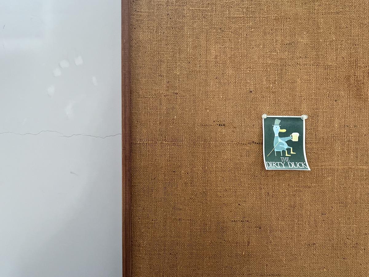 渋谷区神宮前の賃貸物件/どこかに「巨匠」のイラストが隠れていますので、内見の際に探してみてください。