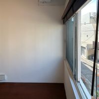 渋谷区鉢山町の賃貸物件/窓際。方位としては北向きです。
