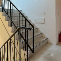 渋谷区鉢山町の賃貸物件/共用部階段