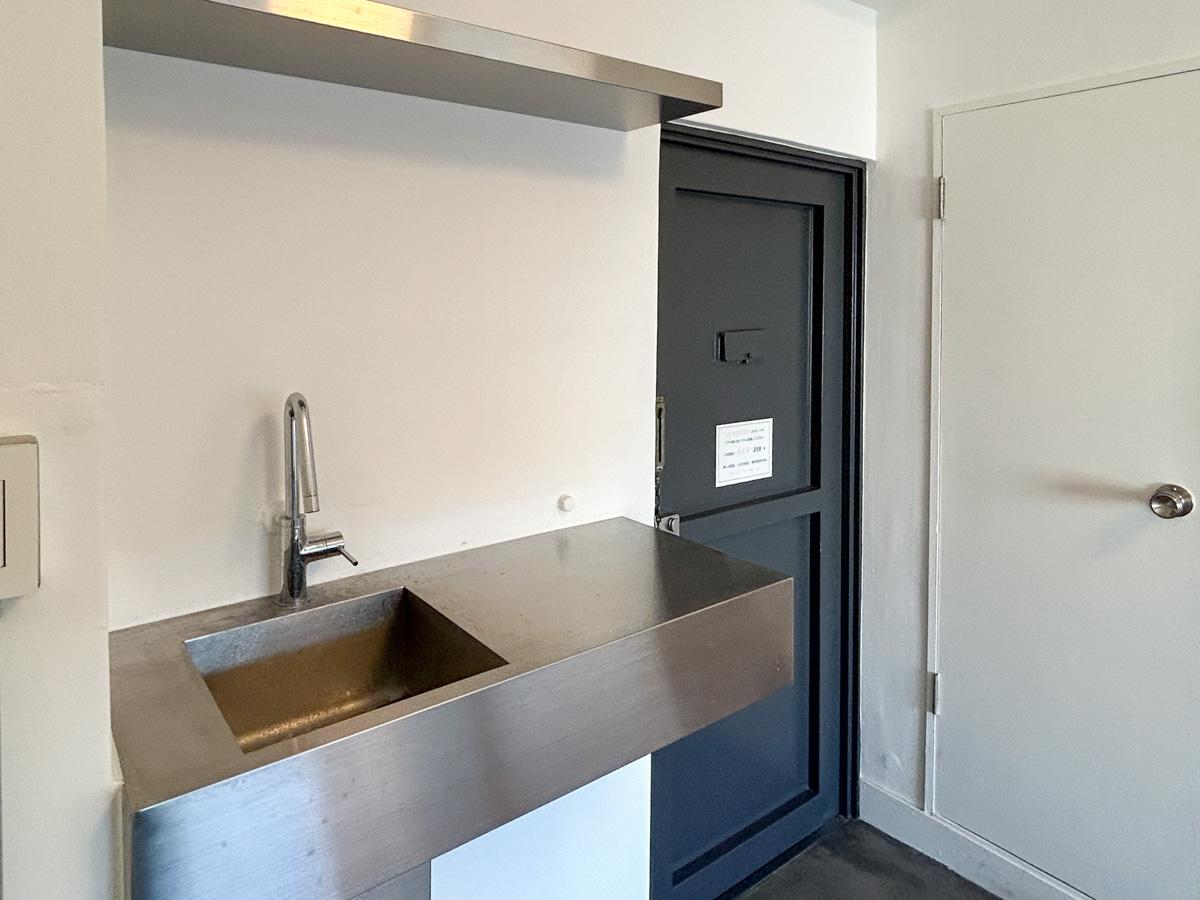 渋谷区鉢山町の賃貸物件/小ぶりなキッチンがついています。