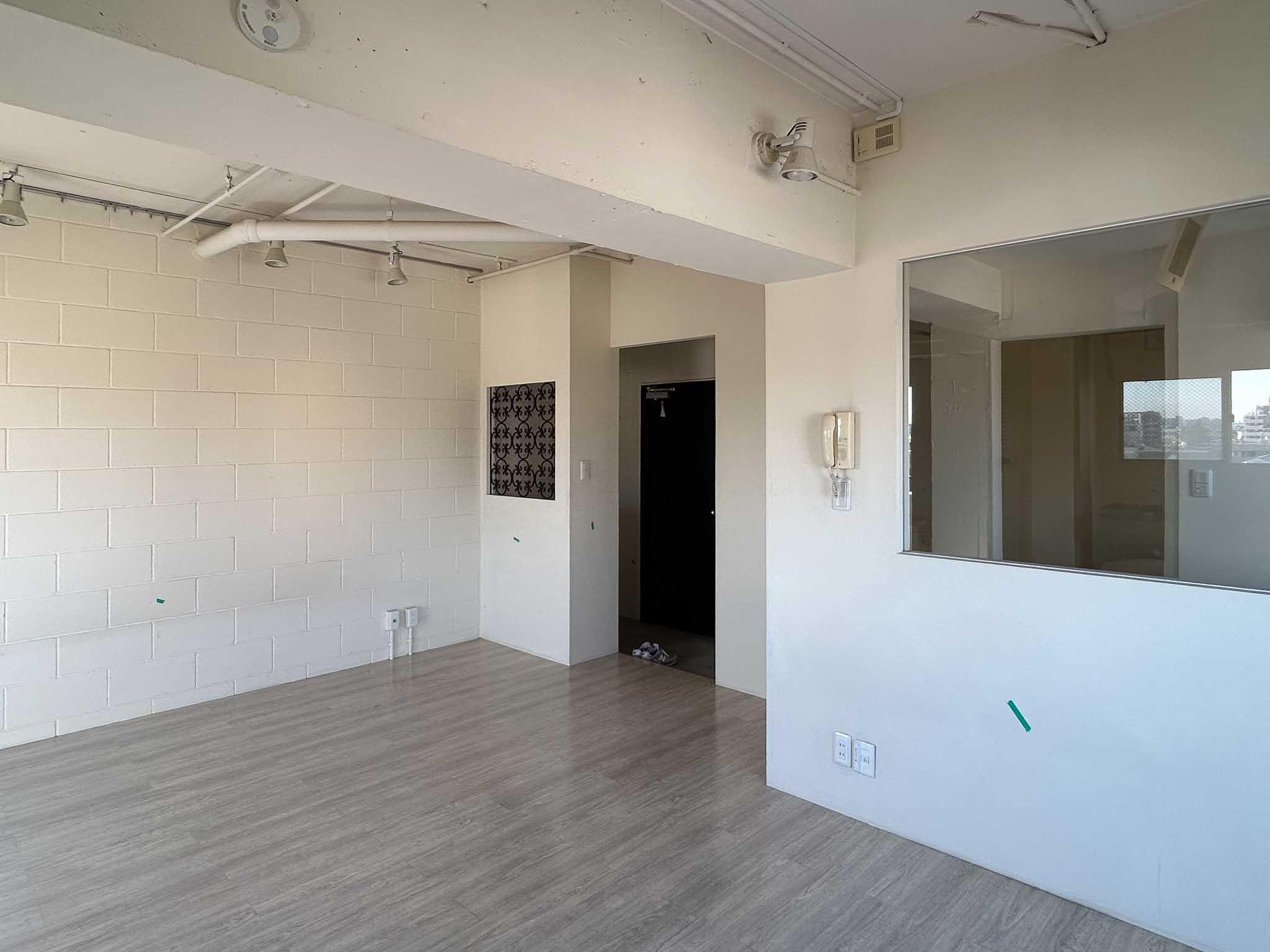 世田谷区瀬田の賃貸物件/天井は抜いて、壁面とともに白く塗装