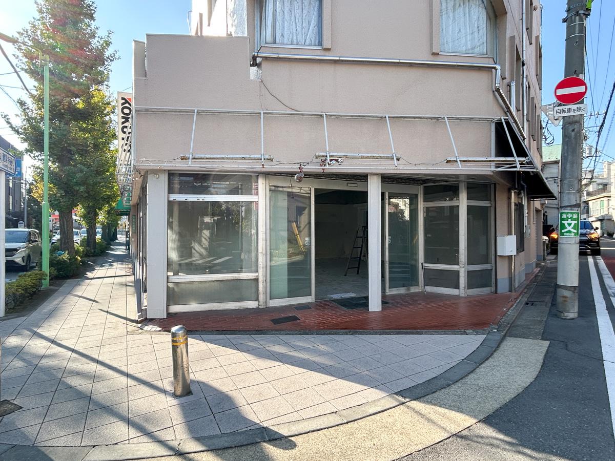 世田谷区下馬の賃貸物件/立地は五叉路の角地。物販でも飲食でも