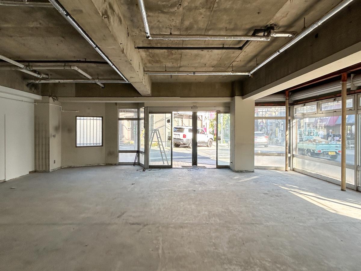 世田谷区下馬の賃貸物件/室内。天井は高いところで３m以上。