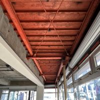 世田谷区下馬の賃貸物件/天井一部は赤色の塗装。