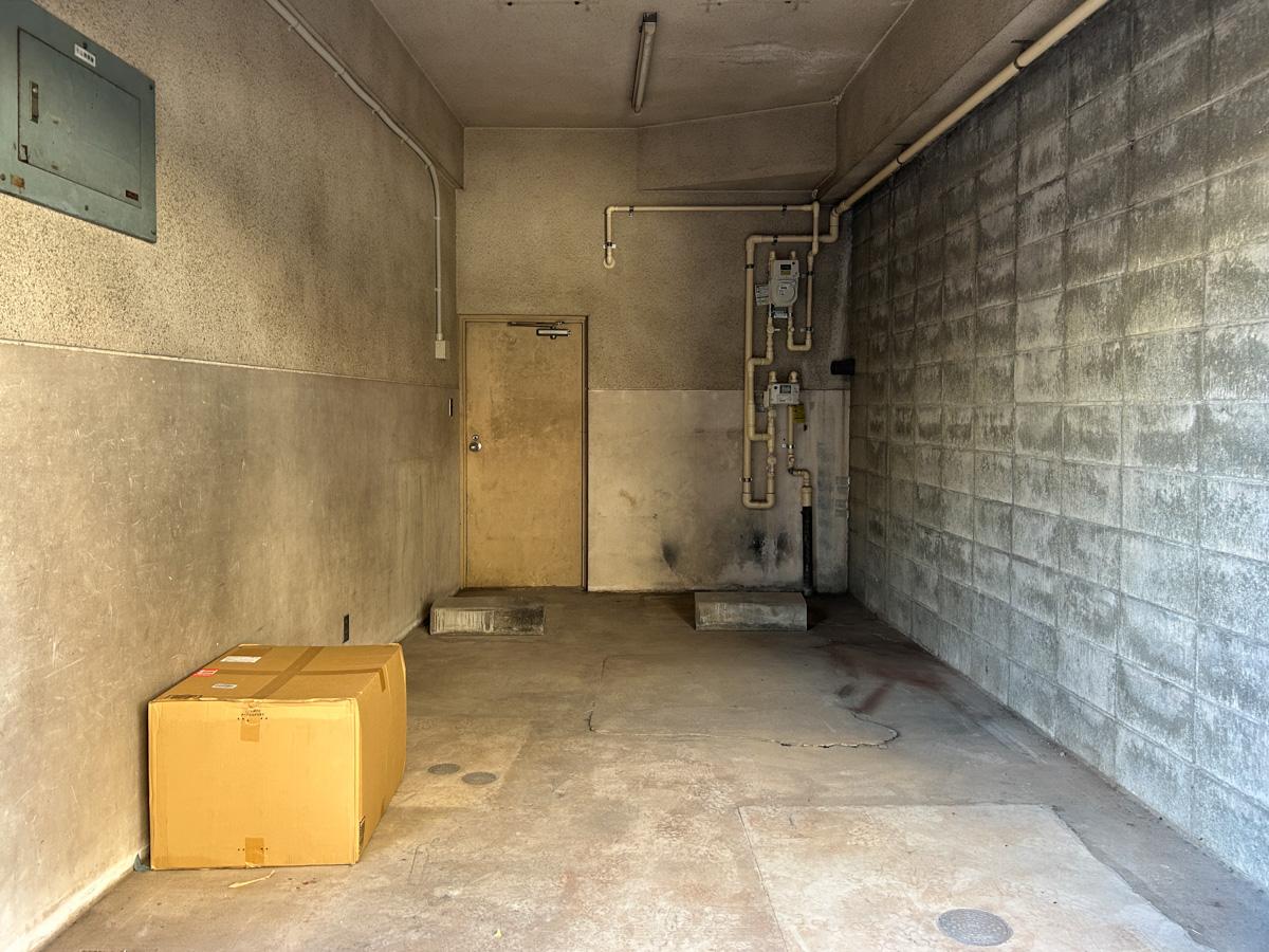 世田谷区下馬の賃貸物件/倉庫。駐車場としても活用することが出来ます。