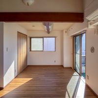 三鷹市中原の賃貸物件/1階：リビングの東側をみる