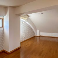 三鷹市中原の賃貸物件/2階：東側の洋室。西側とほぼ同じつくり