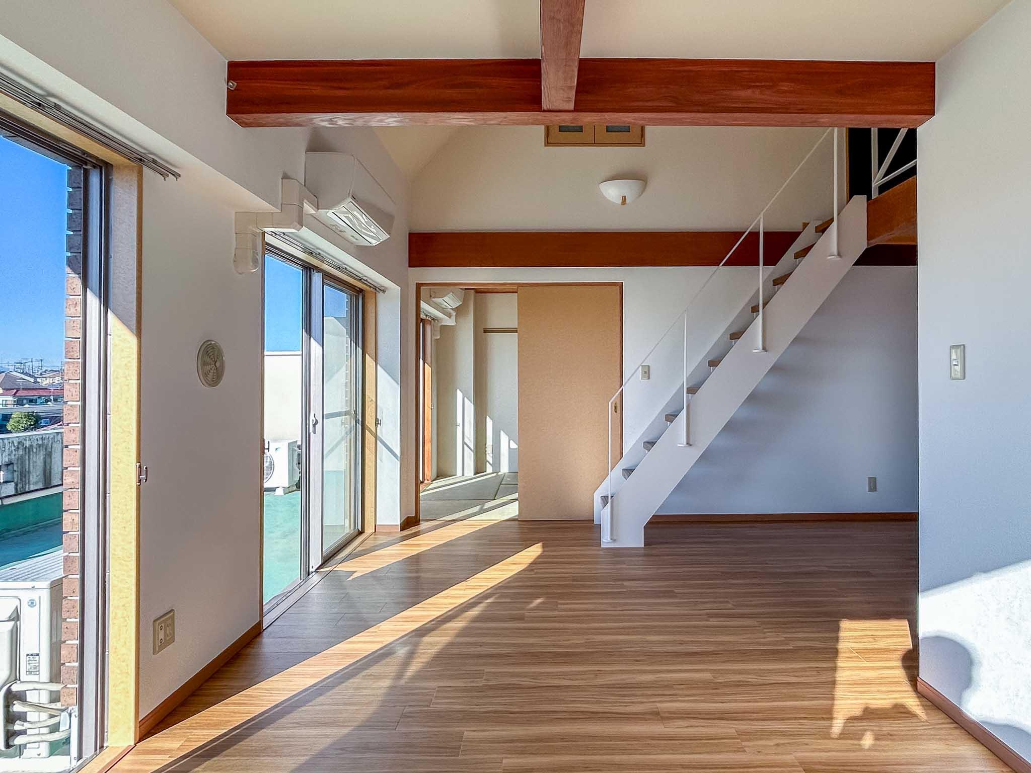 三鷹市中原の賃貸物件/1階：西側（和室側）をみる