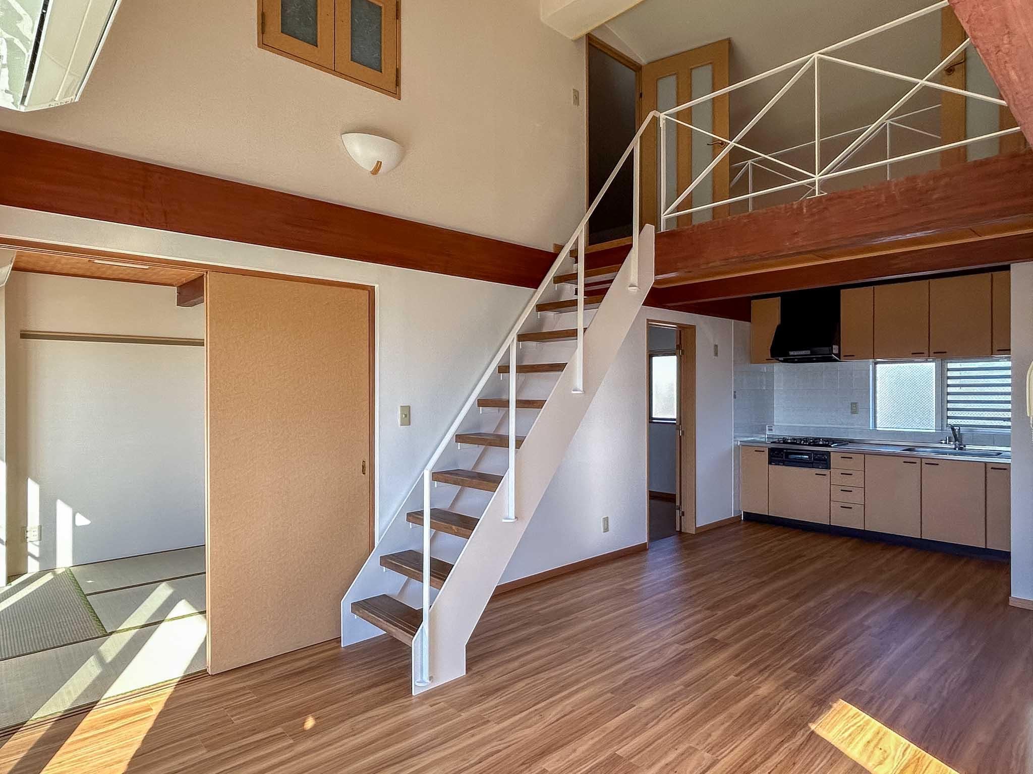 三鷹市中原の賃貸物件/1階：キッチン横にも洋室があります