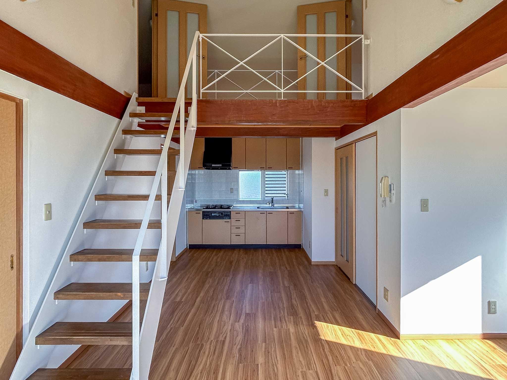 三鷹市中原の賃貸物件/1階：キッチン側をみる