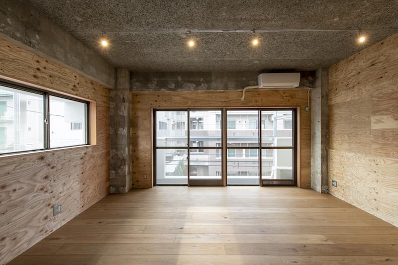 横浜市都筑区池辺町の賃貸物件/駆体、合板、無垢フローリングの組み合わせが良い感じ