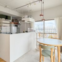 練馬区豊玉中の売買物件/キッチン側はこのような形。冷蔵庫は少し小さめのものにした方がよさそう