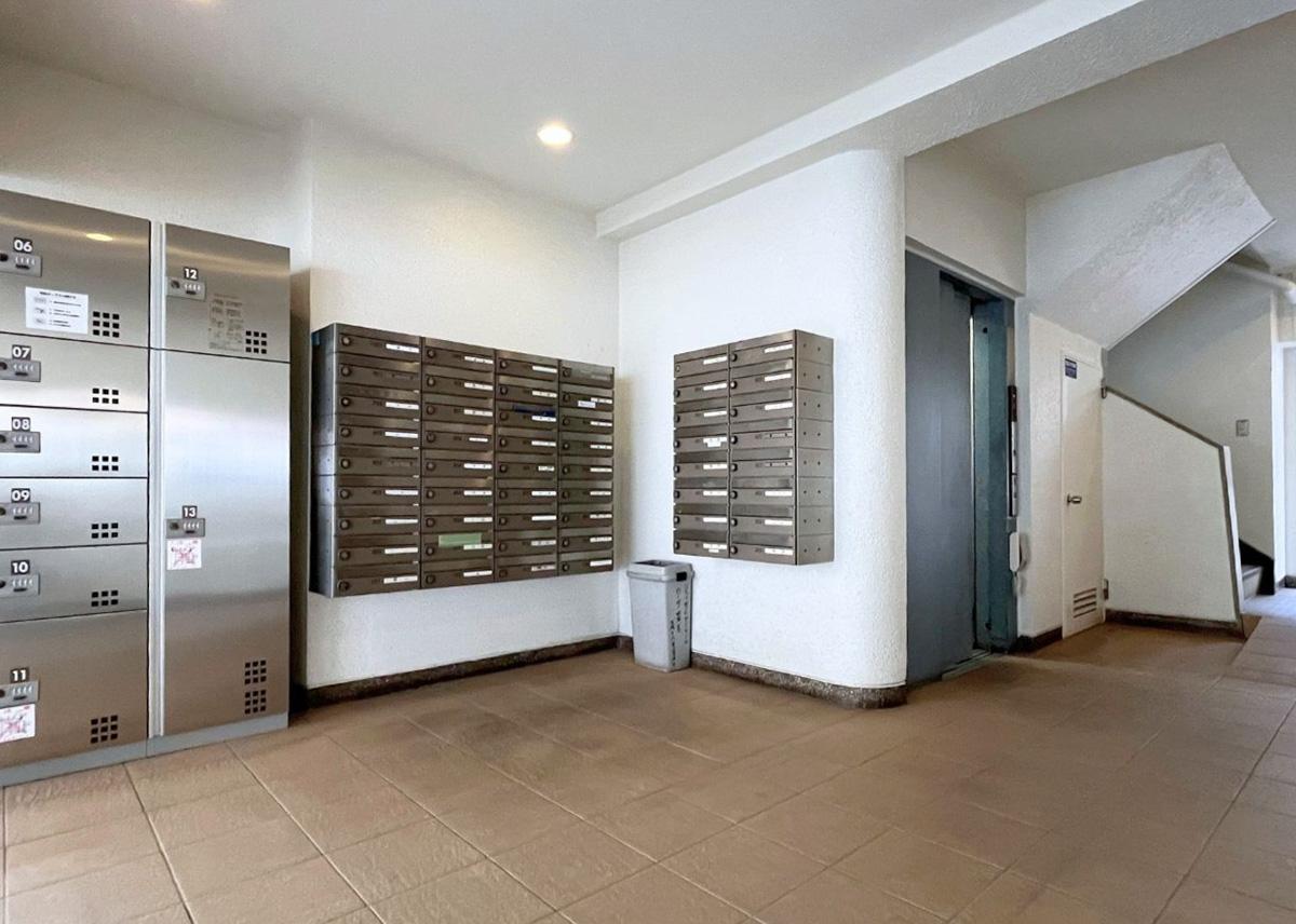 練馬区豊玉中の売買物件/エントランス。宅配BOX付き