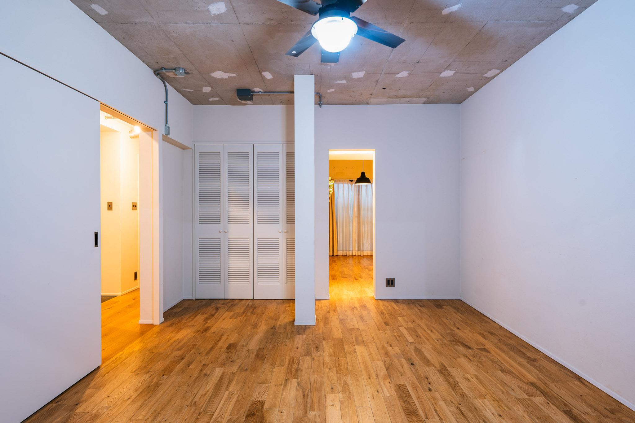 横浜市港北区箕輪町の売買物件/引き戸で仕切る回遊動線の洋室（ROOM3）