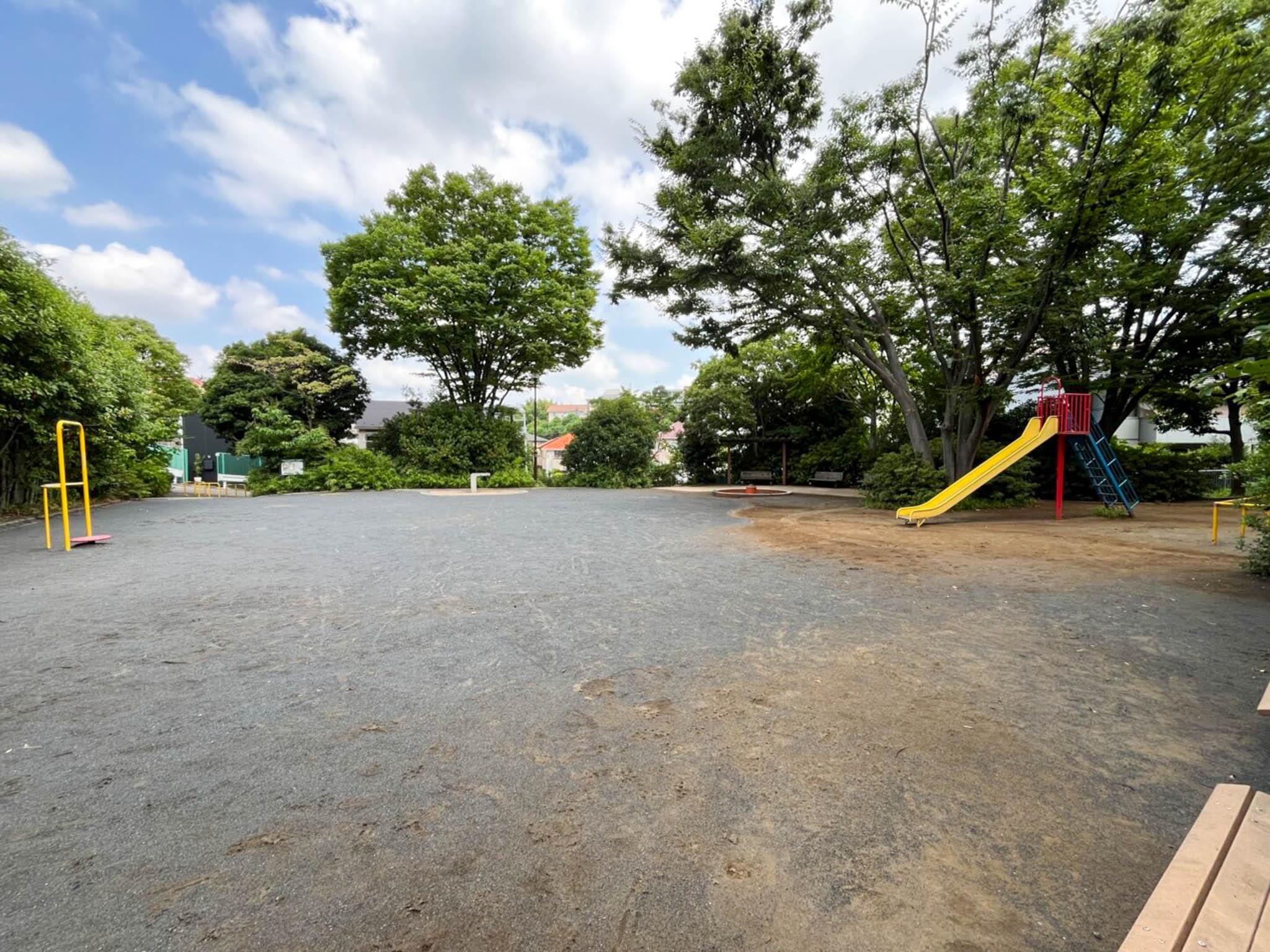 横浜市港北区箕輪町の売買物件/敷地の隣に公園もあり小さいお子さんがいるファミリーにもぴったり
