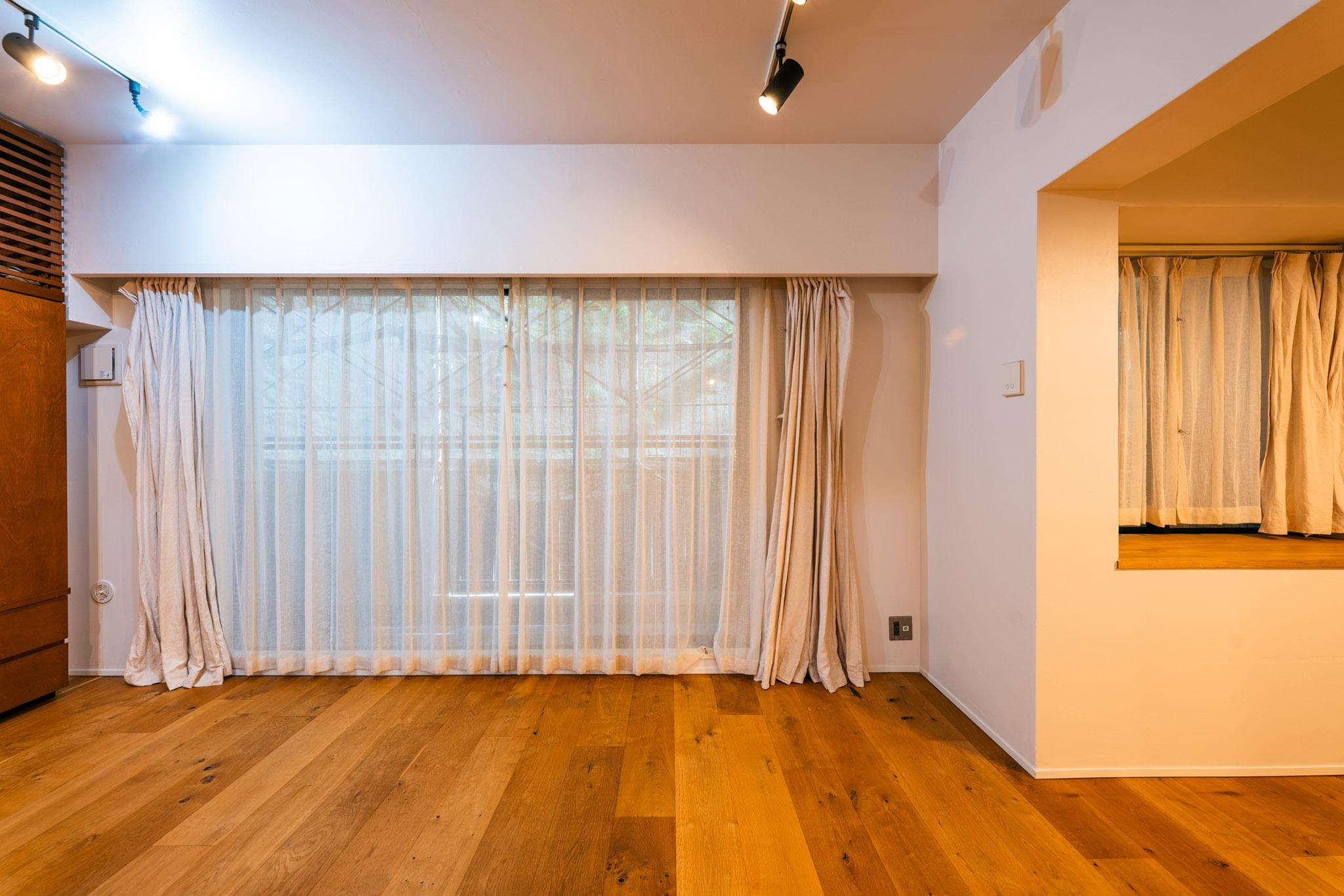 横浜市港北区箕輪町の売買物件/緑のビューが広がる南向きの大窓