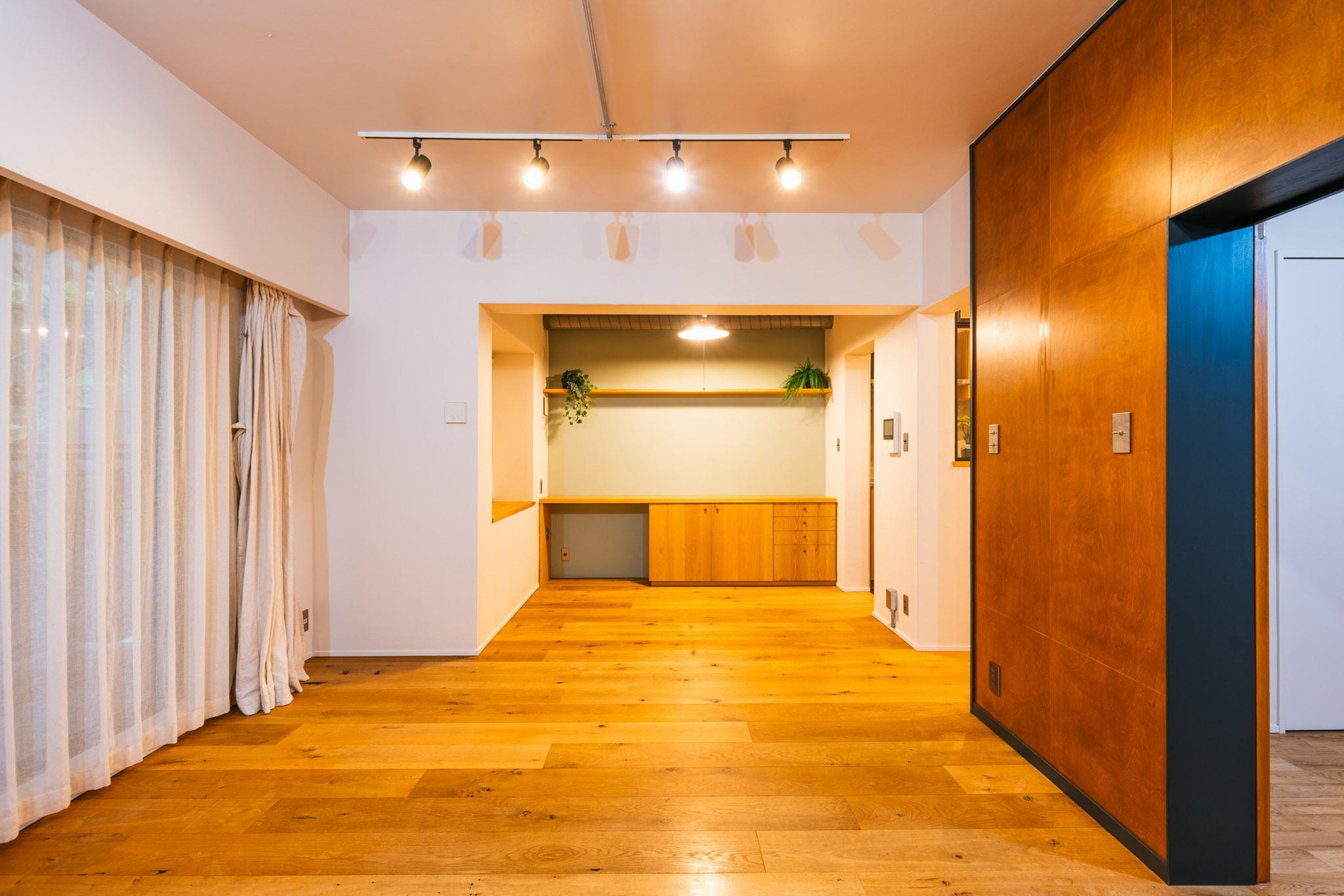 横浜市港北区箕輪町の売買物件/オーク床が広がる約90㎡の空間