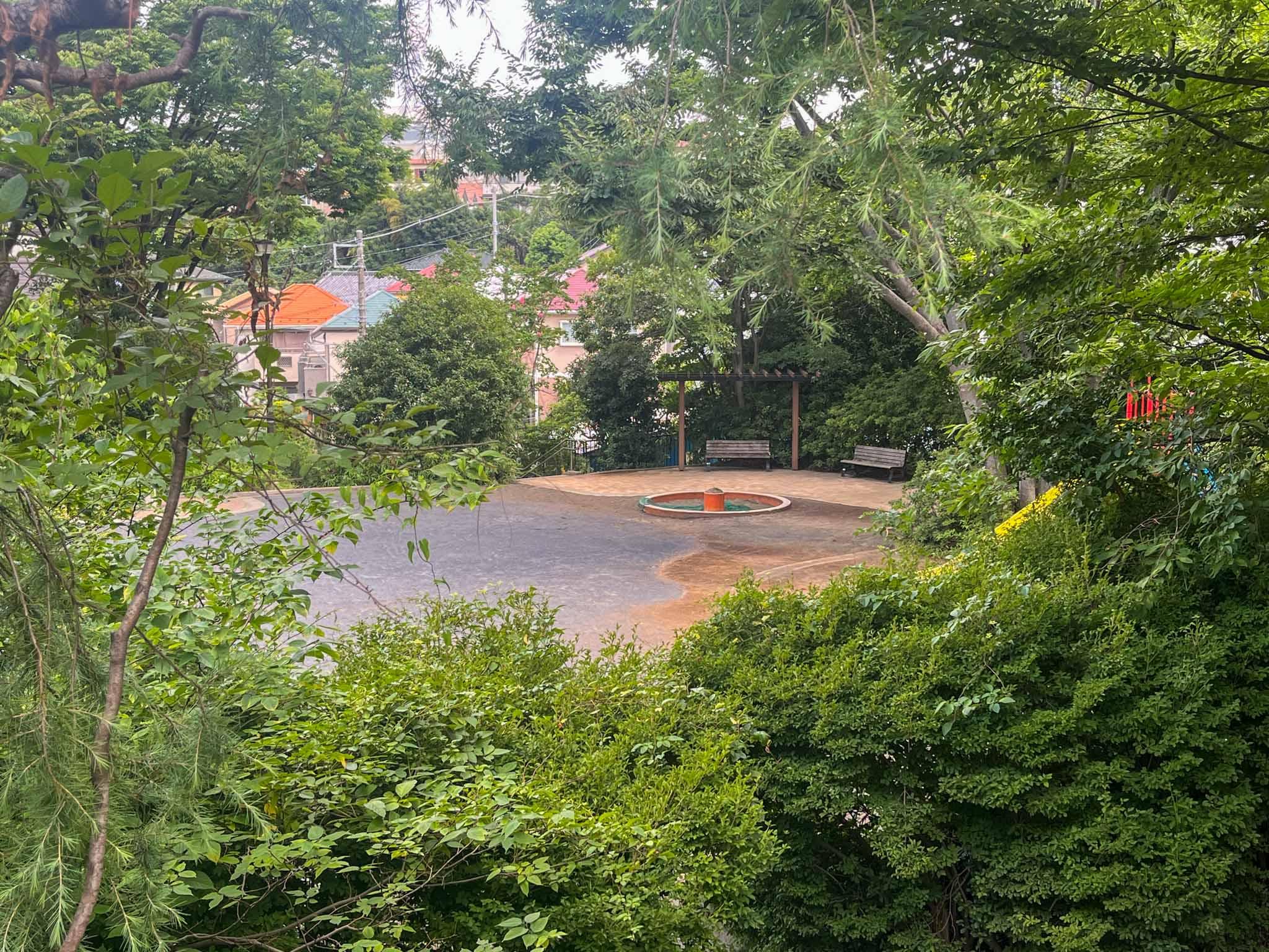 横浜市港北区箕輪町の売買物件/敷地の隣に公園もあり小さいお子さんがいるファミリーにもぴったり