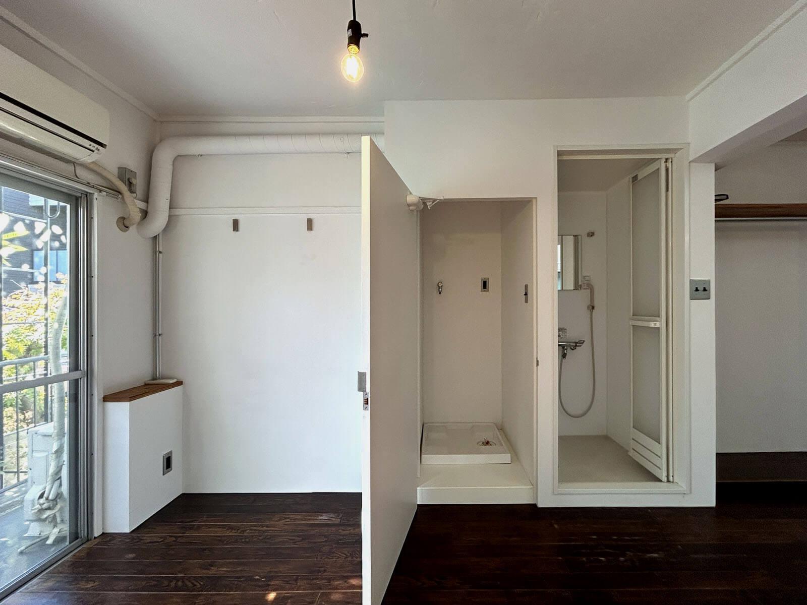 杉並区和田の賃貸物件/洗濯機は壁の中に隠し、右側のクローセットはオープンに