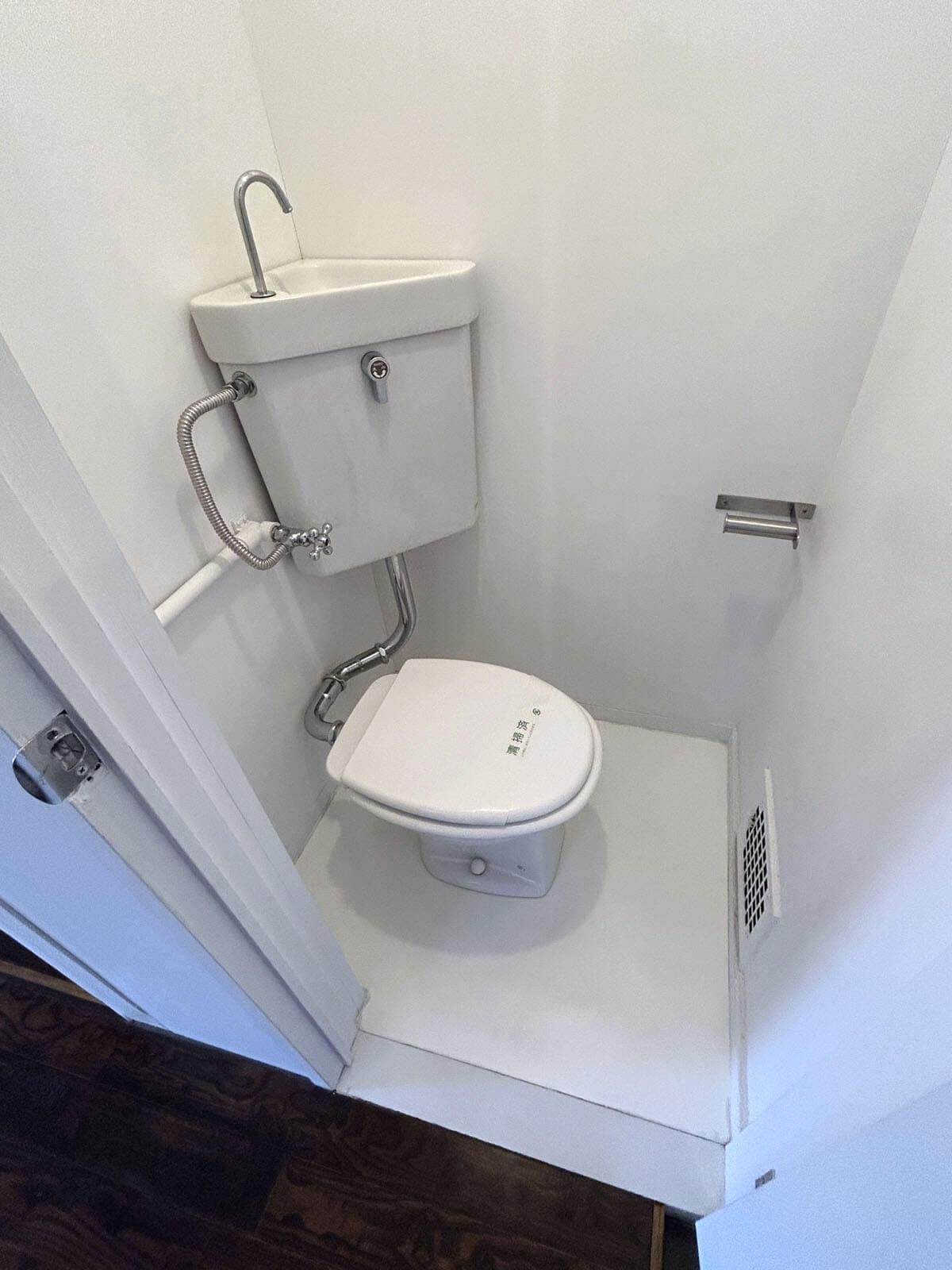 杉並区和田の賃貸物件/昭和なサイズ感がなつかしいトイレ