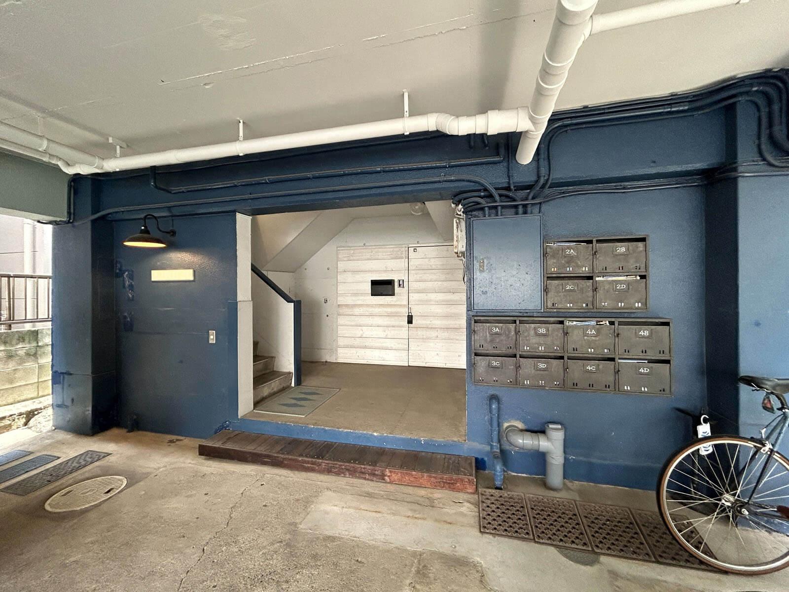 杉並区和田の賃貸物件/エレベーターはなくレトロな階段を上って2階の部屋