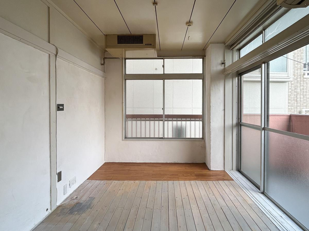 中野区上高田の賃貸物件/こちらのお部屋は隣のお部屋と違う床材が使われています。