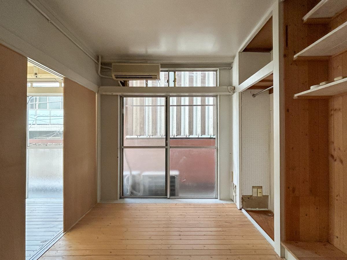 中野区上高田の賃貸物件/別角度から。仕切りを開けたら、２部屋でひとつのお部屋として使えます。