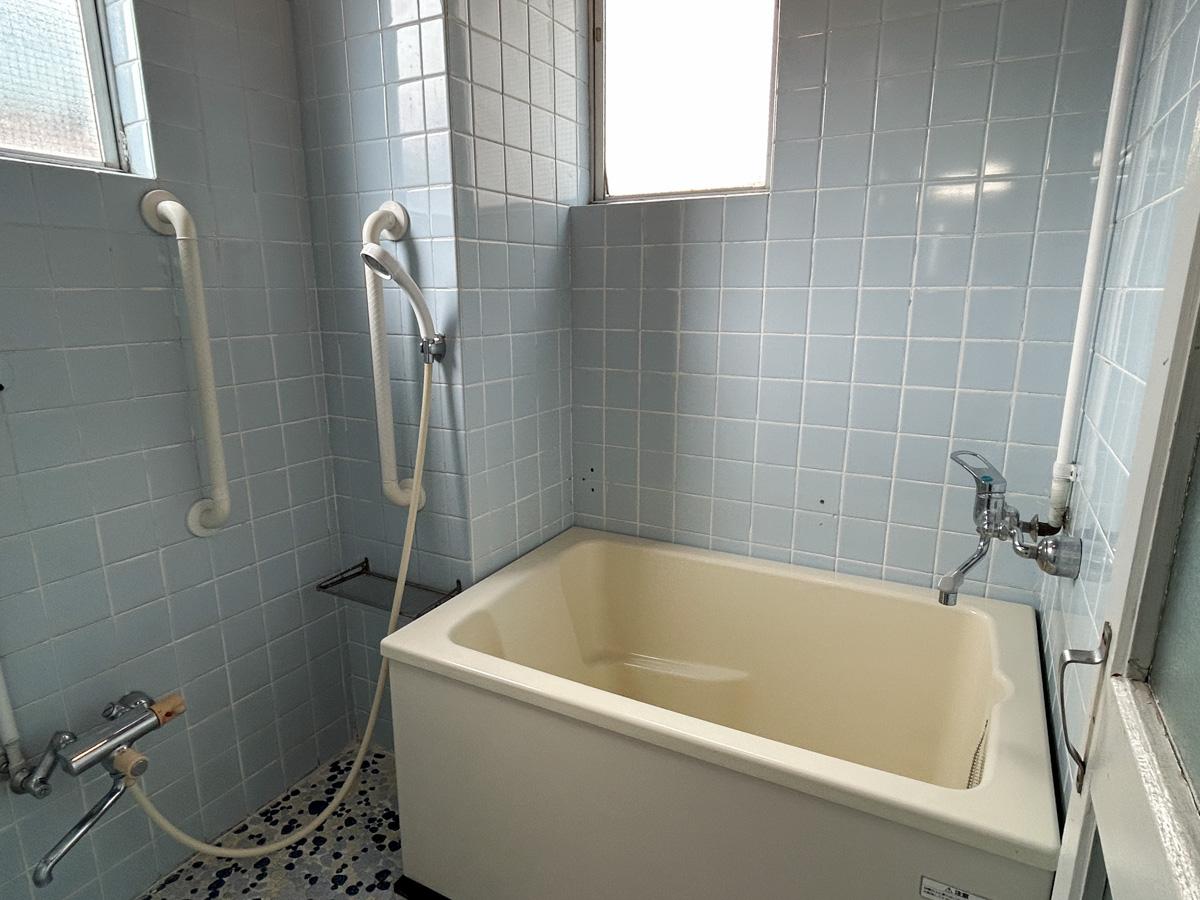 中野区上高田の賃貸物件/バスルーム。追いだきはついていません。