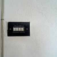 中野区上高田の賃貸物件/可愛げのあるレトロなスイッチ